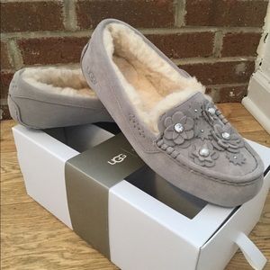 UGG Ansley Petal Indoor/Outdoor Slipper Size 10